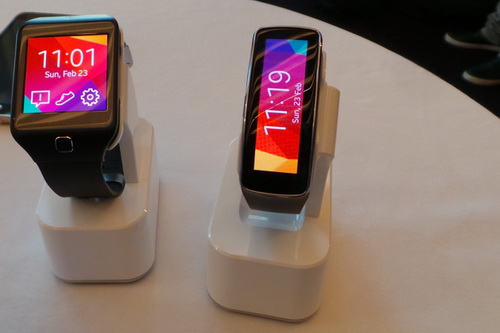 เมื่อ Samsung galaxy S5 เปิดตัว สิ่งที่มาพร้อมกันคือ Samsung Gear 2 กับ Gear Fit