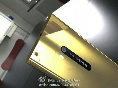 รุ่นส่งท้าย Nokia Lumia 920 จับมาชุบทองเเละขึ้นขายใหม่