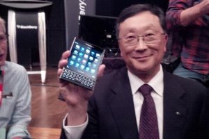 John Chen Ceo จาก Blackberry ออกมาโชว์สมาร์ทโฟนจอใหญ่ใหม่ล่าสุด