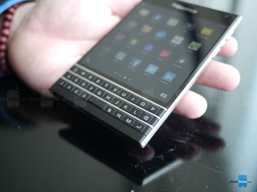 BlackBerry Passport เตรียมเปิดตัวกันยานี้