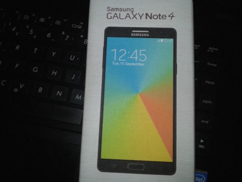 หลุดออกมาตามกันกับ Galaxy Note 4 แบบเเกะกล่อง