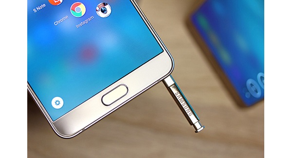 Samsung ปรับชิ้นส่วนภายใน Samsung Galaxy Note 5 ล็อตใหม่ แก้ปัญหาเสียบ S Pen กลับด้าน