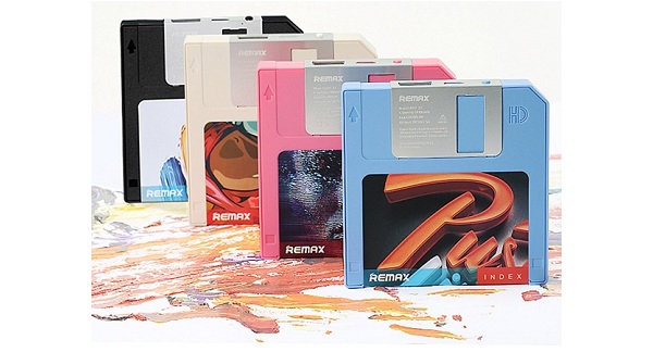 Remax Diskette แบตเตอรี่สำรองดีไซน์สุดเก๋ คล้ายแผ่น Floppy Disk ความจุมากถึง 5000 mAh