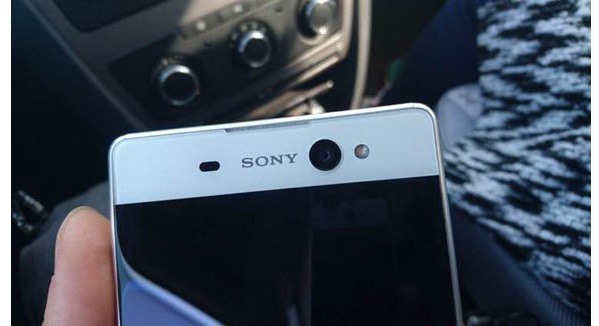 เผยภาพหลุด Sony Xperia รุ่นใหม่ หน้าจอไร้ขอบขนาด 6 นิ้ว กล้องหน้ามีแฟลช