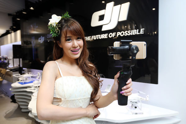 DJI Osmo Mobile ตัวช่วยในการถ่าย Facebook Live ได้นิ่ง ไม่สั่นไหว