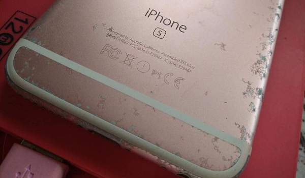 แชร์กระหน่ำ iPhone 6s สีลอกขั้นรุนแรง เหมือนเพิ่งวิ่งฝ่าระเบิดมา!