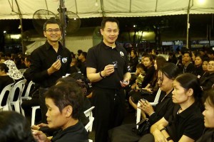 dtac ร่วมกับ กสทช. แจกฟรี บัตรเติมเงินให้ประชาชนที่ร่วมถวายบังคมพระบรมศพ