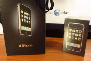 iPhone 1st Gen รุ่นแรกยังไม่แกะกล่อง! โผล่ขายบน eBay มีมูลค่าสูงถึง 890,000 บาท