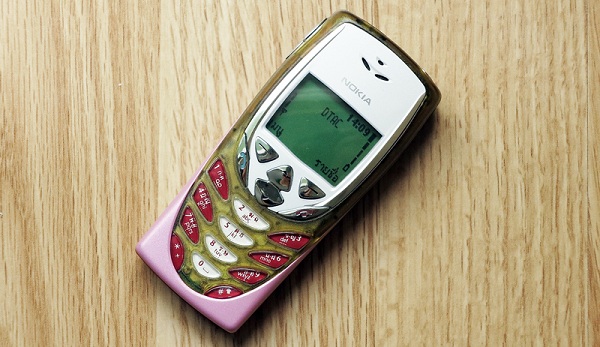 รีวิวย้อนวัย! Nokia 8310 มือถือสุดจ๊าบของวัยรุ่นยุค 2000