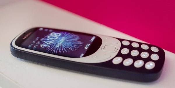 เปิดตัว Nokia 3310 เวอร์ชั่นปี 2017 จอสีทันสมัย กล้องหลังสุดแจ๋ว แบตเตอรี่พันธุ์อึดสแตนด์บายนาน 31 วัน รองรับเกมงูในตำนาน!