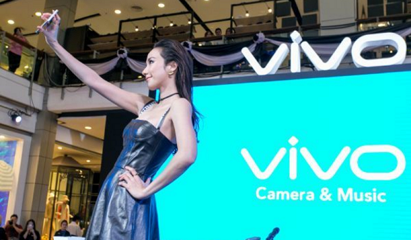 vivo สร้างปรากฏการณ์สนั่นวงการสมาร์ทโฟน! ส่งแบรนด์แอมบาสเดอร์ตัวแม่ อั้ม พัชราภา เปิดตัว vivo V5s