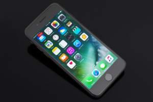 ลือหนัก! iPhone รุ่นปี 2018 จะเปิดตัวทั้งหมด 3 รุ่น และมาพร้อมหน้าจอ OLED ทั้งหมด