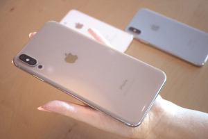 นักวิเคราะห์คาด!! Apple อาจเปิดตัว iPhone ระดับไฮเอนด์ในปี 2019 ที่มาพร้อมกล้องหลัง 3 ตัว