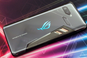 เปิดตัว Asus ROG Phone สมาร์ทโฟนเกมมิ่งรุ่นแรกของค่าย มาพร้อมอุปกรณ์เสริมเพียบ!