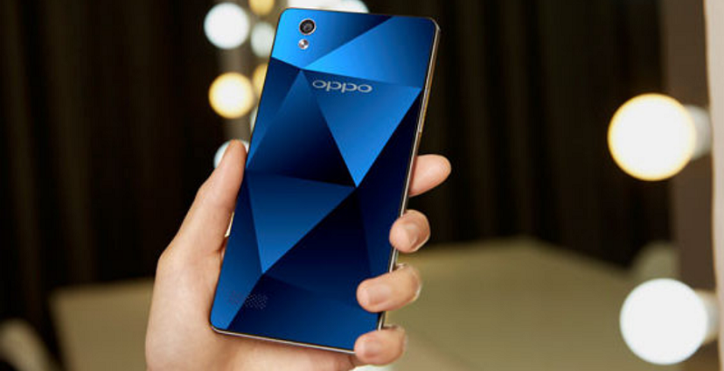 หลุดคามือ!! เครื่องจริง OPPO F9 พร้อมโปสเตอร์โปรโมท ก่อนเปิดตัว 15 สิงหาคมนี้